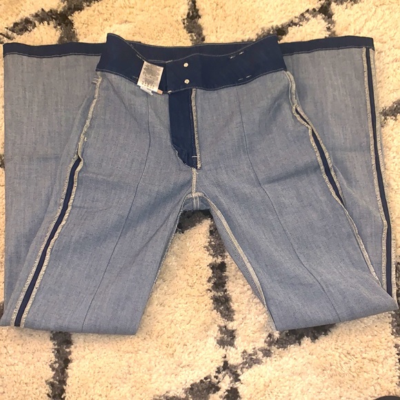 NWOT BCBGMAXAZRIA PINTUCK FLARE JEANS💙 - Picture 9 of 9